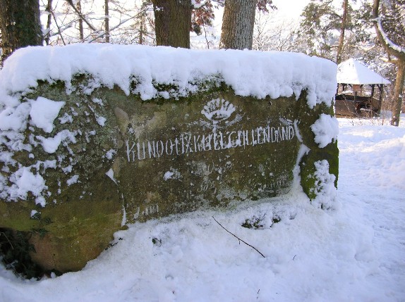 Gedenkstein f&uuml;r Graf Kuno vonv 	&Uuml;xk&uuml;ll-Gyllenband		